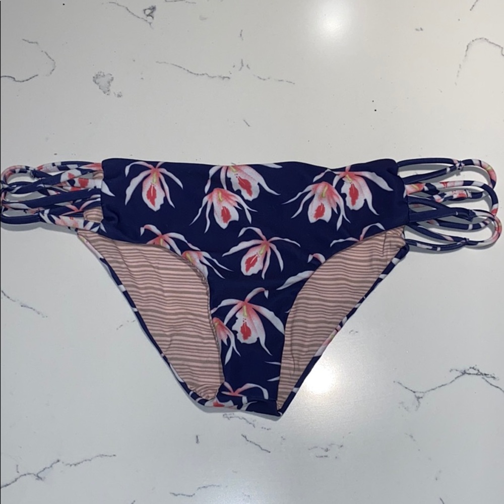 NWOT Acacia bottoms